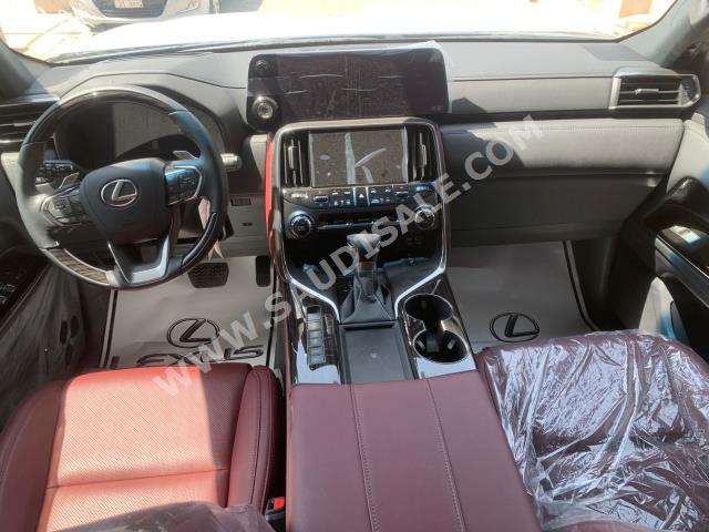 2023 لكزس إل إكس 600