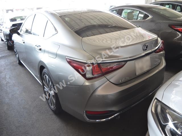 2019 Lexus ES 250