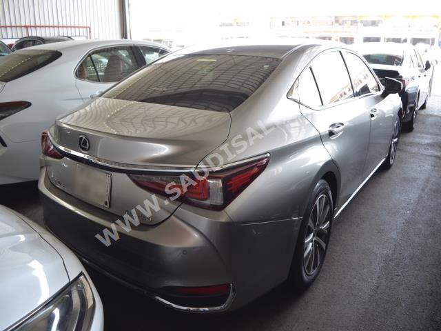 2019 Lexus ES 250