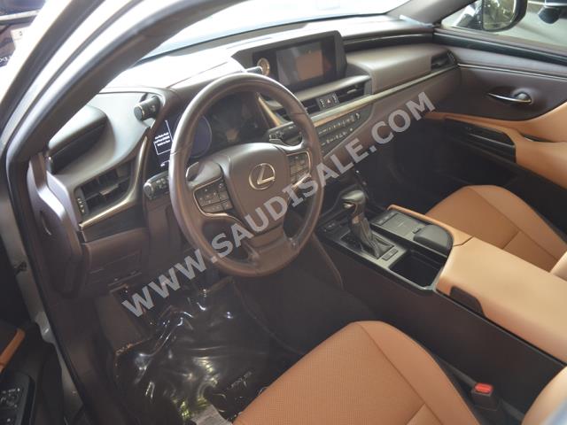 2019 Lexus ES 250