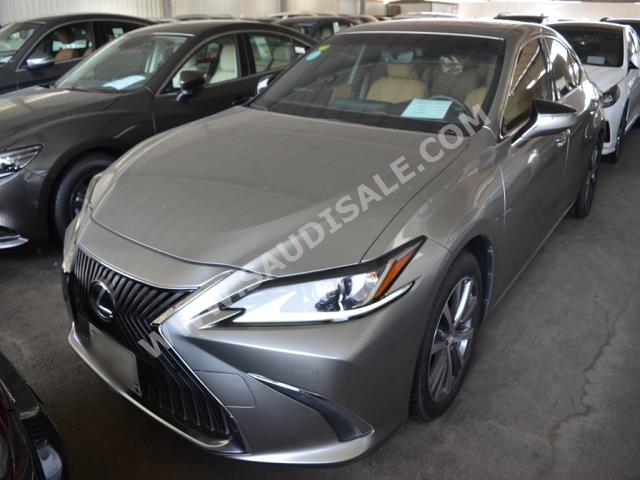 2019 Lexus ES 250