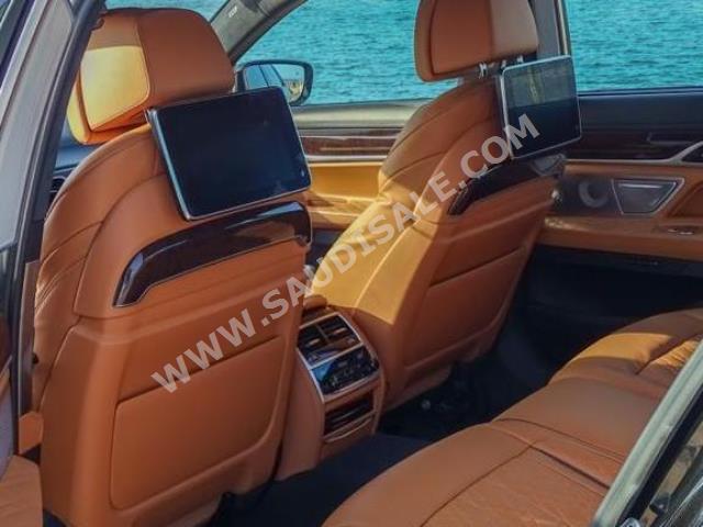 2021 بي ام دبليو الفئة السابعة 750 إل أي