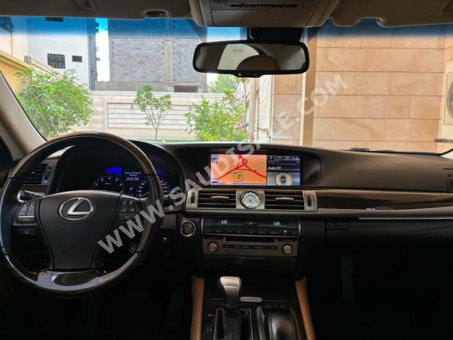 2014 لكزس إل إس 460
