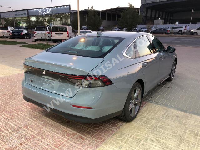 2023 هوندا اكورد اي اكس ال