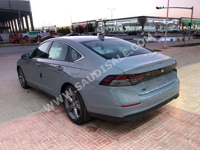 2023 هوندا اكورد اي اكس ال