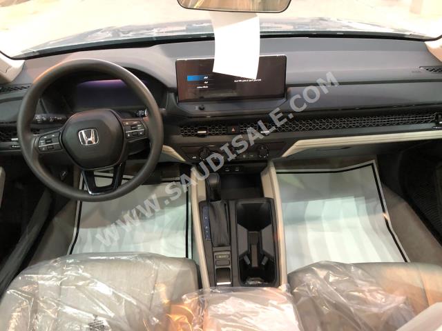 2023 هوندا اكورد اي اكس ال