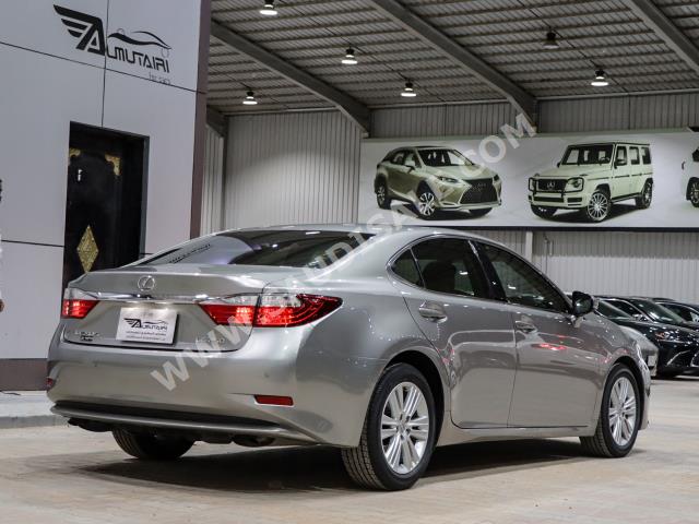 2015 لكزس إي إس 250