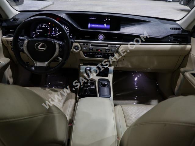 2015 لكزس إي إس 250