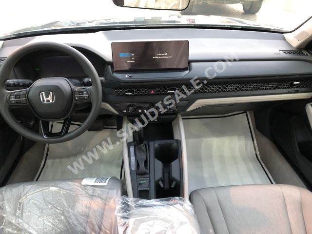 2023 هوندا اكورد اي اكس ال