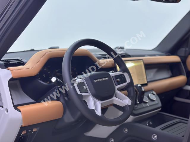 2024 لاند روفر ديفيندر اتش اس اي