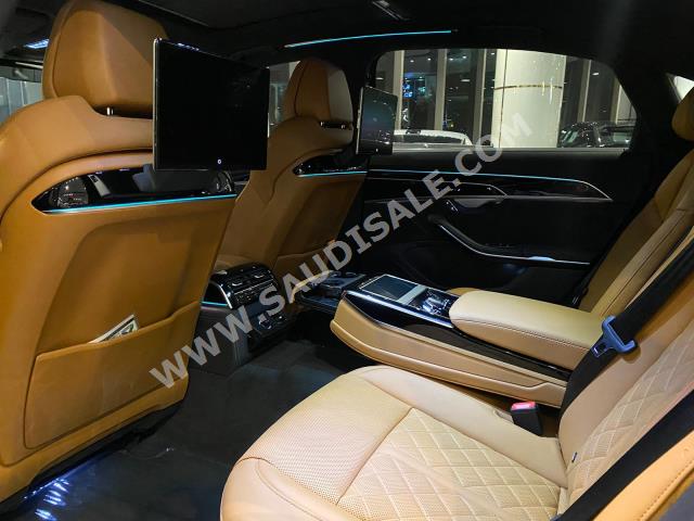 2023 اودي اي 8 ال