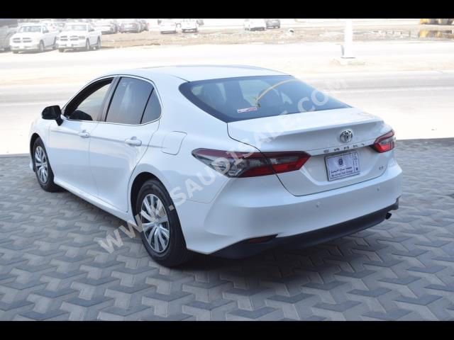 2021 تويوتا كامري ال اي