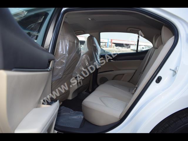 2021 تويوتا كامري ال اي