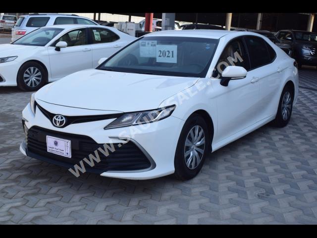 2021 تويوتا كامري ال اي