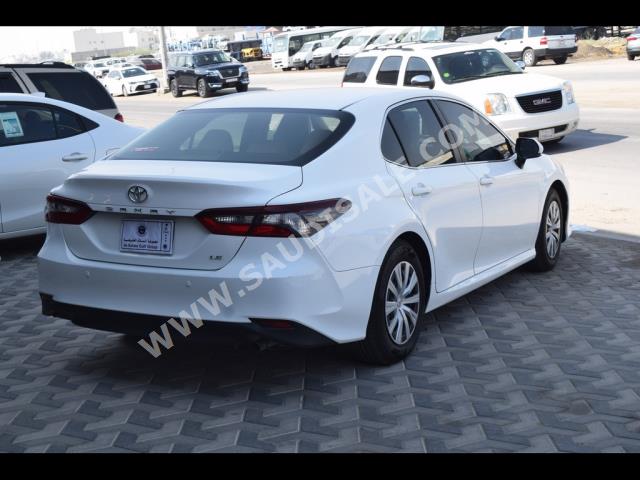 2021 تويوتا كامري ال اي