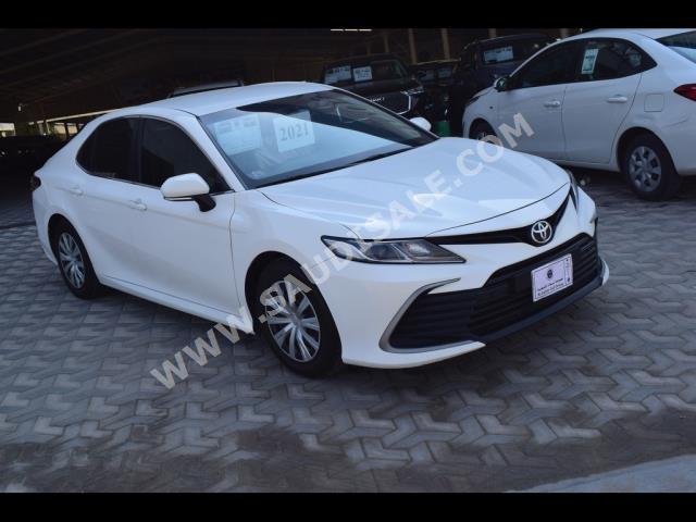 2021 تويوتا كامري ال اي