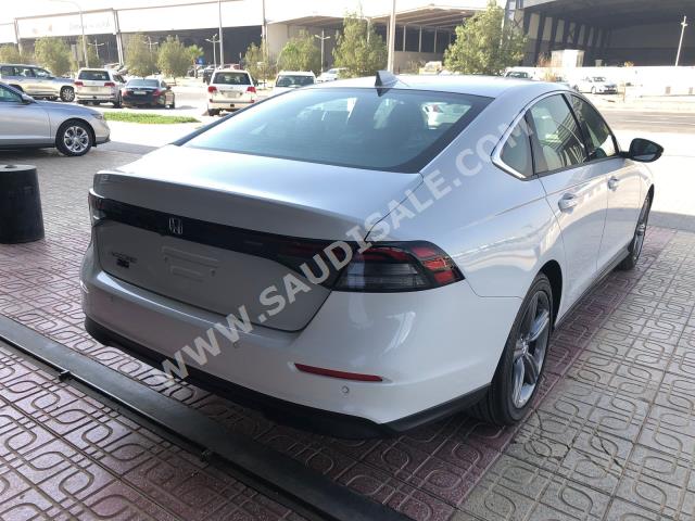 2023 هوندا اكورد اي اكس ال