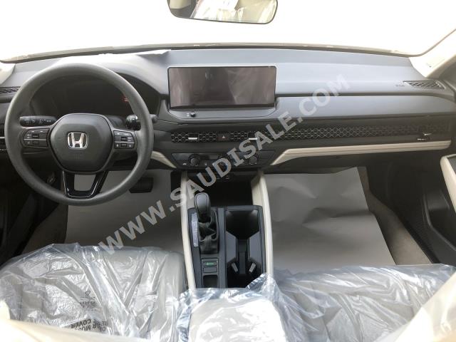 2023 هوندا اكورد اي اكس ال