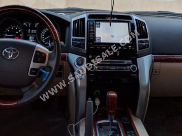 2012 Toyota Land Cruiser VXR