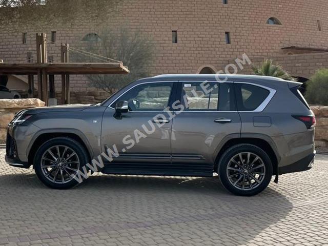 2023 لكزس إل إكس 600 إف