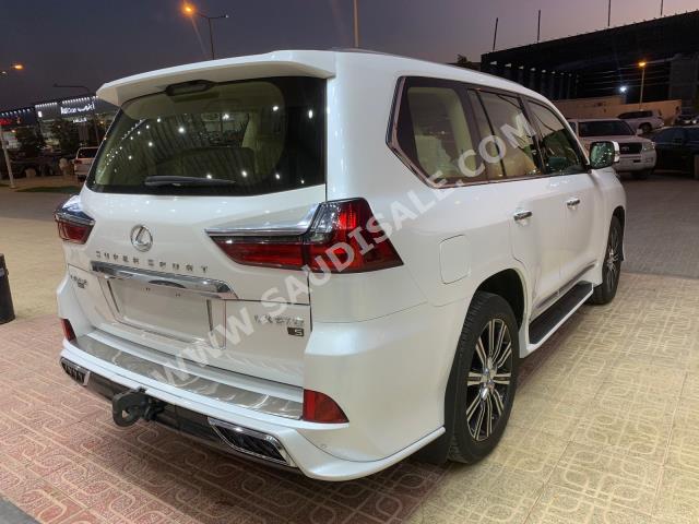 2019 لكزس إل إكس 570