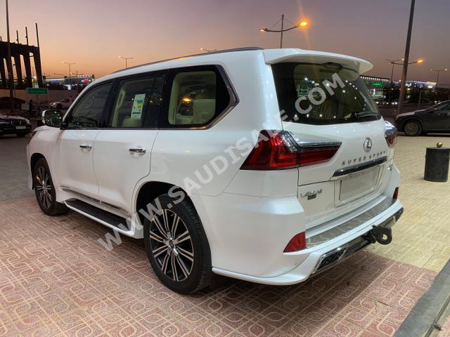 2019 لكزس إل إكس 570