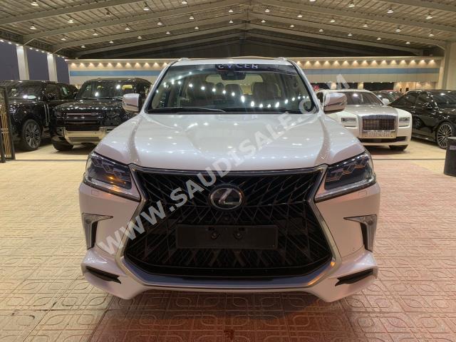 2019 لكزس إل إكس 570