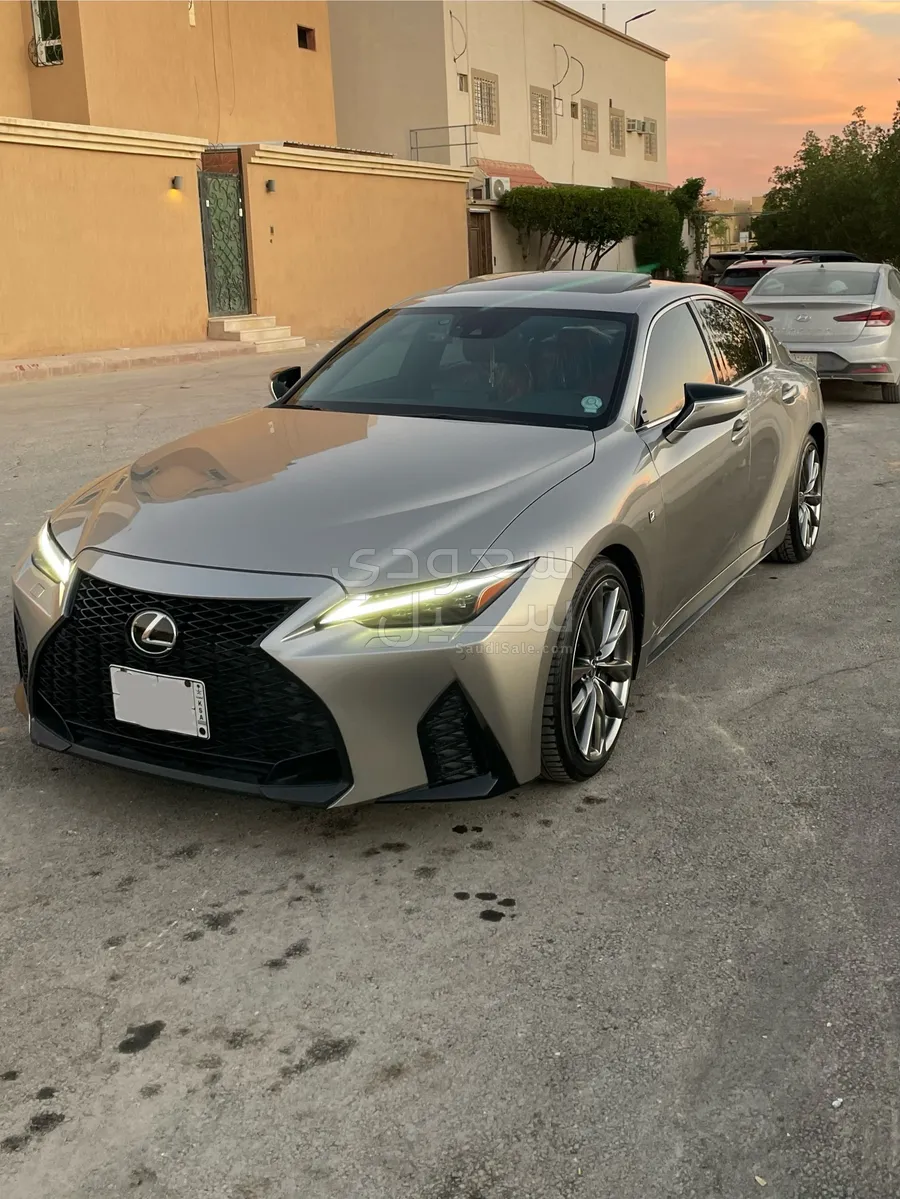 2021 لكزس آي إس 350 إف