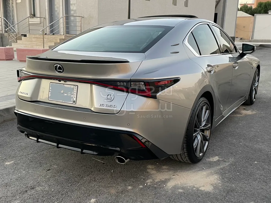 2021 لكزس آي إس 350 إف