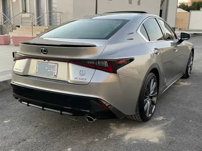 2021 لكزس آي إس 350 إف