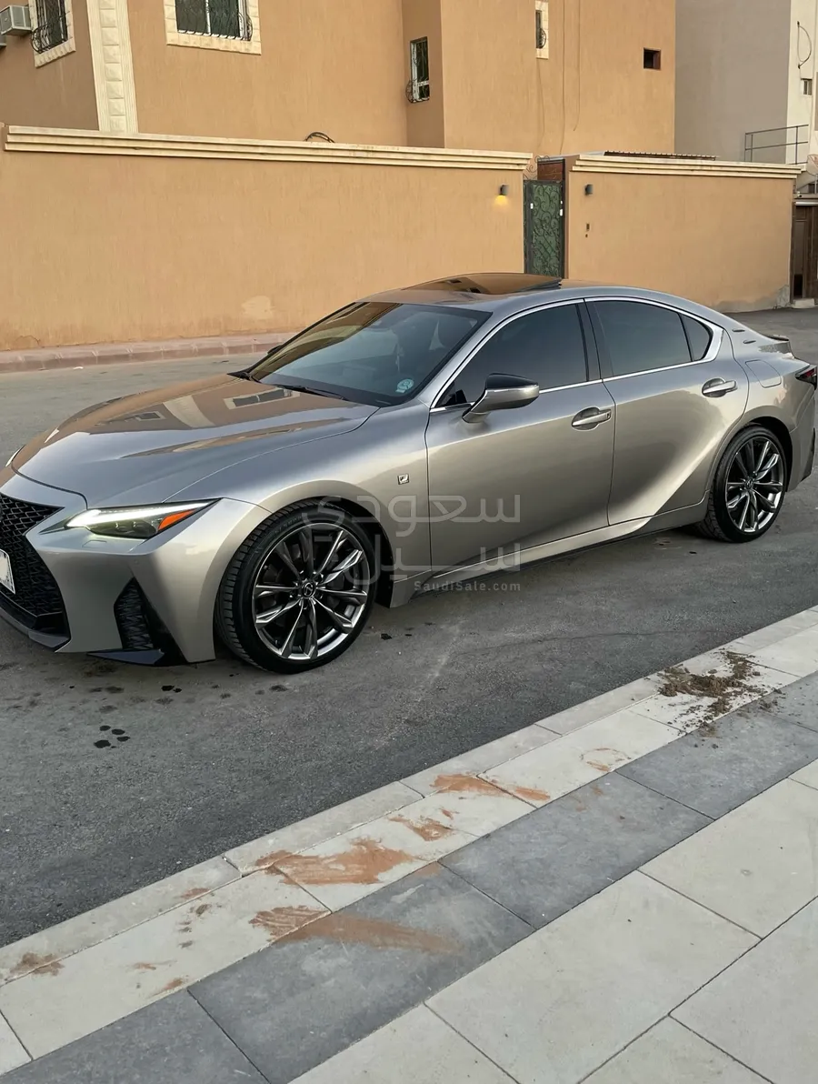 2021 لكزس آي إس 350 إف