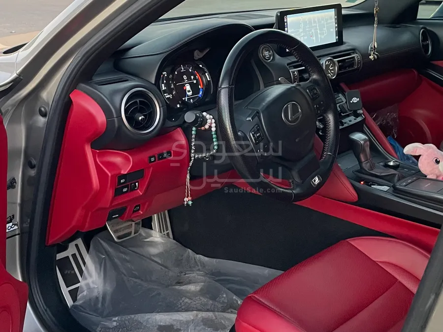 2021 لكزس آي إس 350 إف
