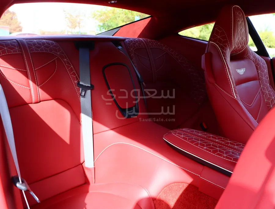 2020 استون مارتن دي بي  اس سوبر ليجيرا