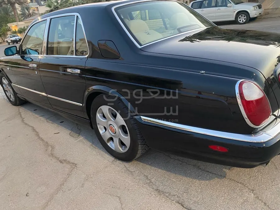 2000 بنتلي ارناج