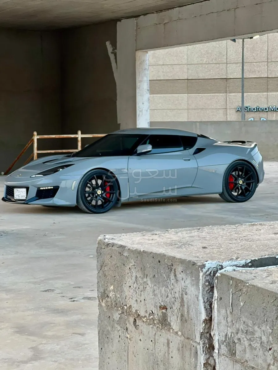 2019 لوتس ايفورا