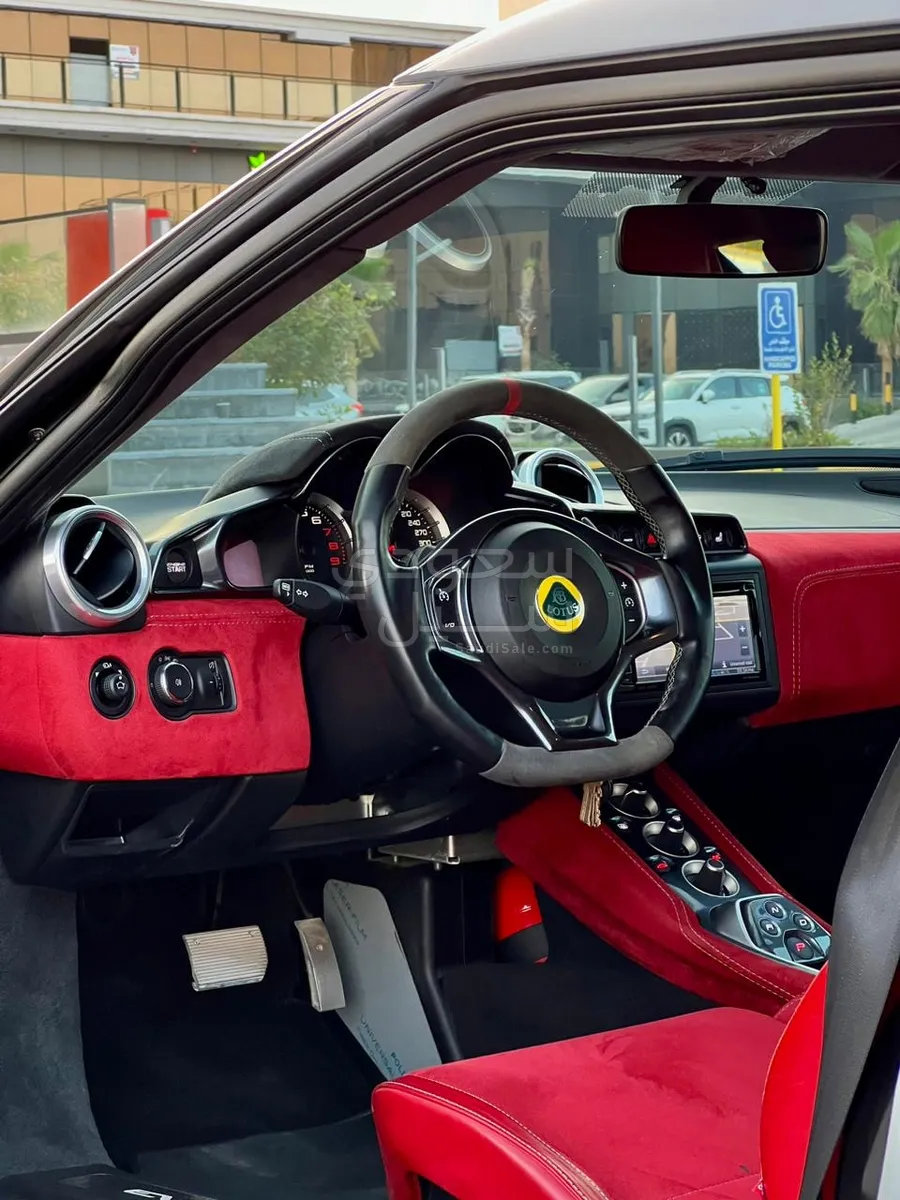 2019 لوتس ايفورا