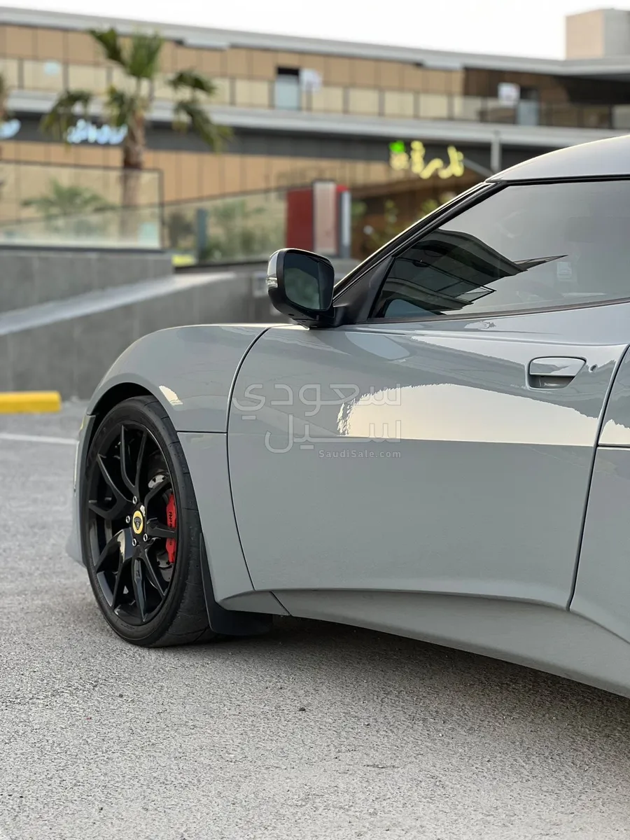 2019 لوتس ايفورا