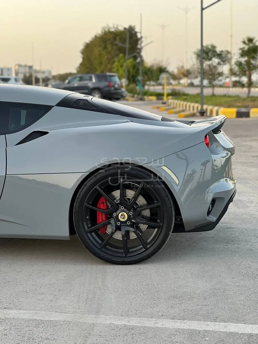 2019 لوتس ايفورا