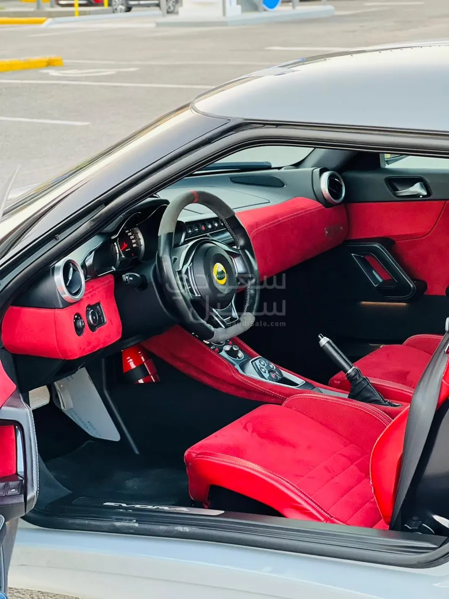 2019 لوتس ايفورا