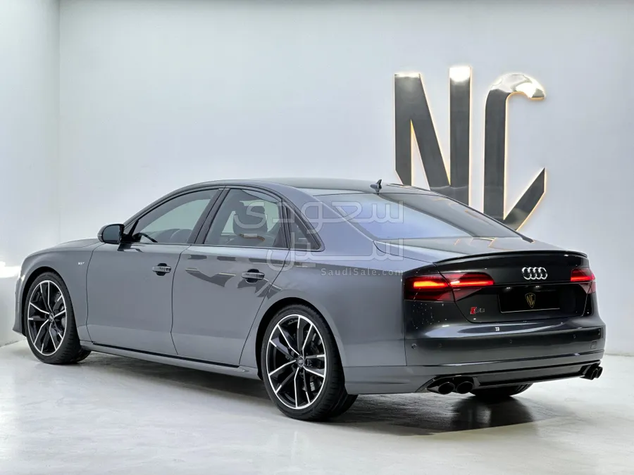 2017 Audi S8