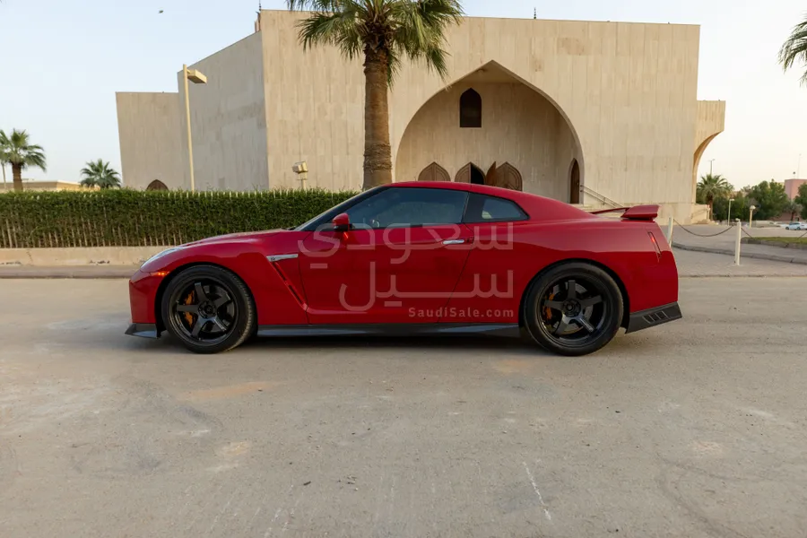 2019 نيسان جي تي - ار