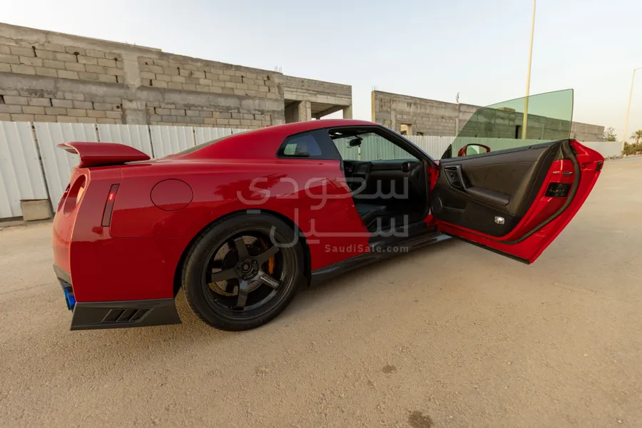 2019 نيسان جي تي - ار