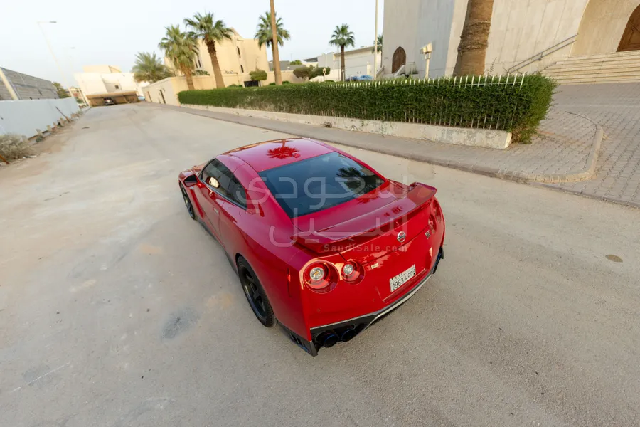 2019 نيسان جي تي - ار