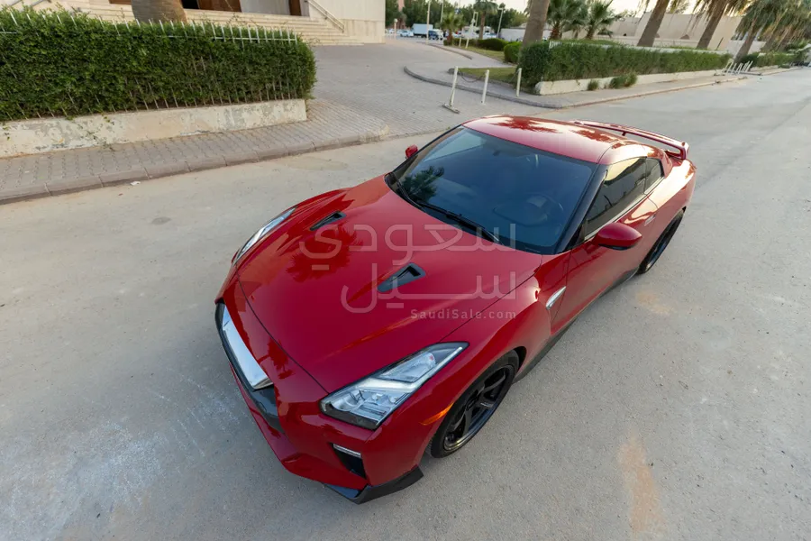 2019 نيسان جي تي - ار