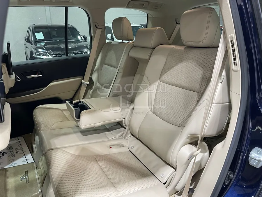 2022 تويوتا لاند كروزر في اكس ار