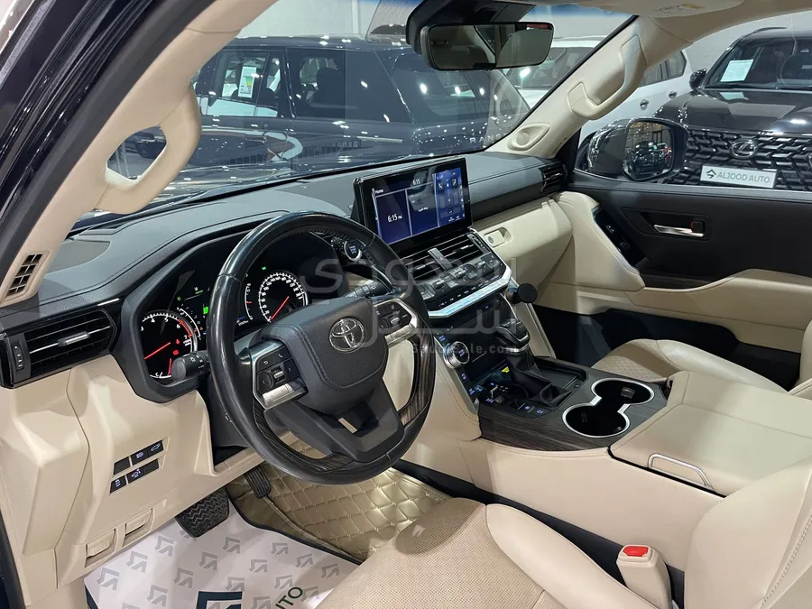 2022 تويوتا لاند كروزر في اكس ار