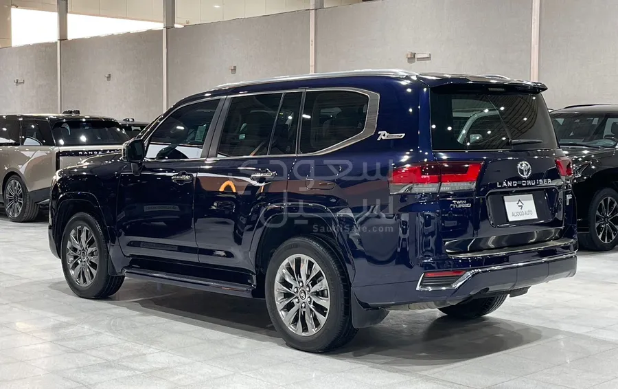 2022 تويوتا لاند كروزر في اكس ار