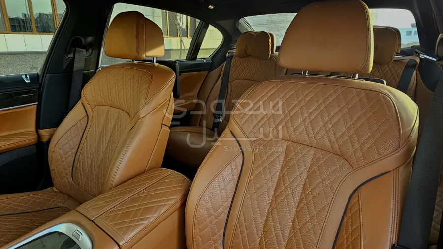 2021 بي ام دبليو الفئة السابعة 730 إل أي