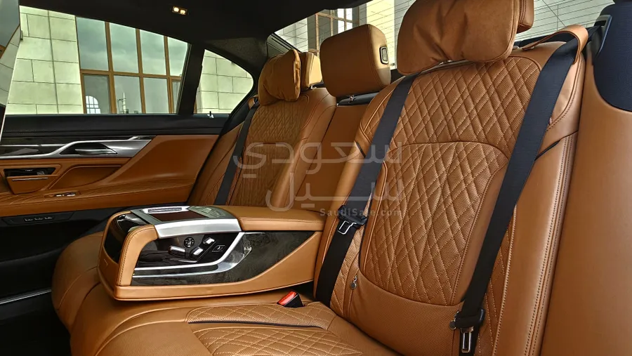 2021 بي ام دبليو الفئة السابعة 730 إل أي
