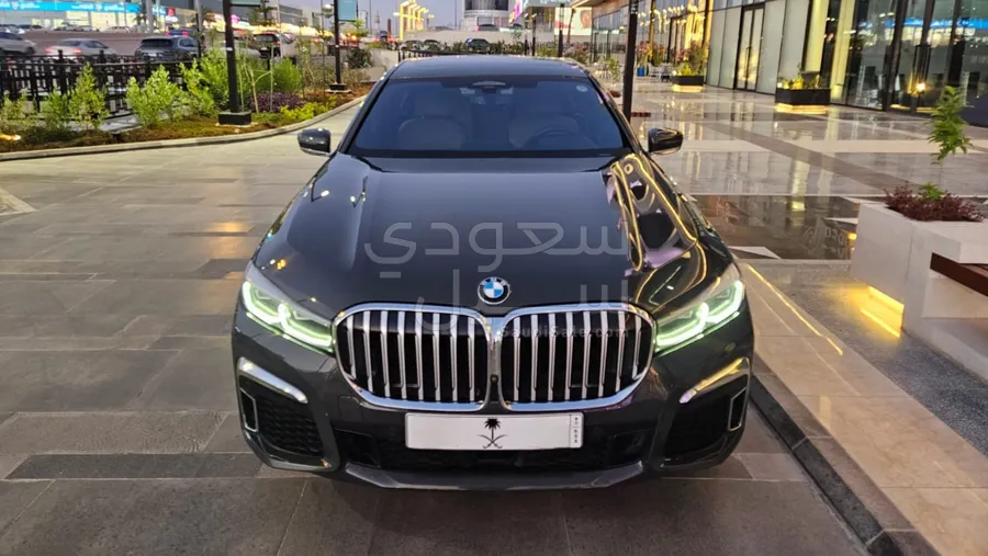 2021 بي ام دبليو الفئة السابعة 730 إل أي